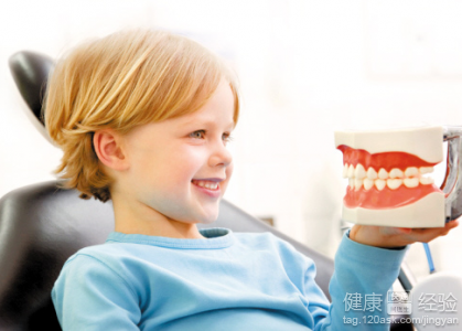 小孩子預防氟斑牙應該怎麼做好