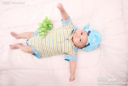 孩子嘴唇紅紫，發癢，有口角炎是怎麼回事