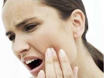 四種方法應對蛀牙導致的牙齒腫痛