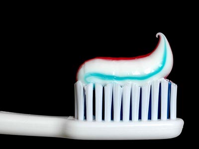　　刷牙能把蛀牙細菌都消滅掉嗎？