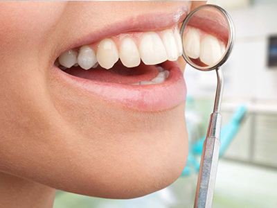 牙齒過度擁擠會引起蛀牙,應及時矯正