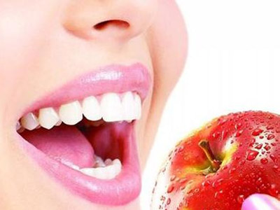 吃完水果馬上刷牙易患齲齒