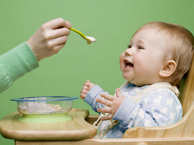 喂養方式不當致嬰幼兒齲齒