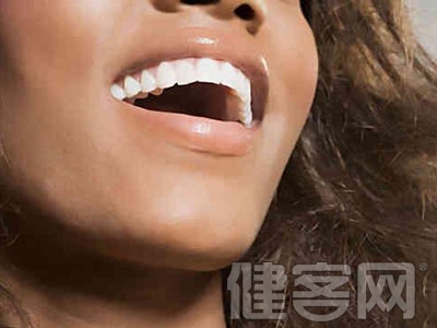 　　蛀牙，相信大家都不陌生。很多人可能正處於蛀牙的困擾之中。蛀牙的明顯表現就是牙疼，要命的疼，這讓很多人都受不了。但大家不了解的是，蛀牙有時候也是會傳染的，這一點相信很多患者都不是很清楚。