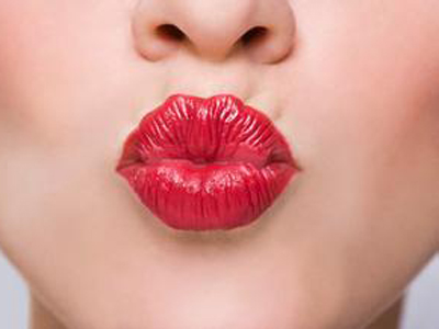 時刻塗潤唇膏對嘴唇有好處嗎？