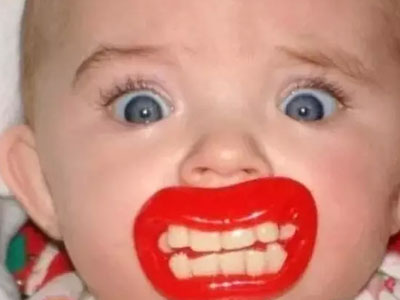 吃完飯還在催寶寶刷牙嗎？