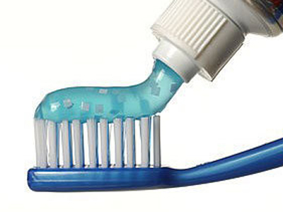 牙膏管底顏色條代表牙膏成分 專家辟謠兩者無聯系
