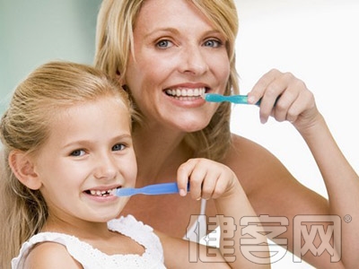 　　美國一項研究顯示，母親唾液中變形鏈球菌和乳酸桿菌的含量與低齡兒童齲（ECC）發病率呈正相關。該論文2013年12月19日在線發表於《牙科研究雜志》（JDentRes）。