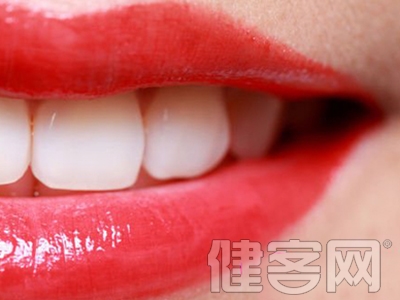　　一項來自巴西的研究顯示，安氏Ⅰ、Ⅱ類患者在正畸治療後，拔牙與不拔牙者，上前牙排列的變化類似。該論文於2015年2月被《安格爾正畸醫師》(AngleOrthod)雜志接受。
