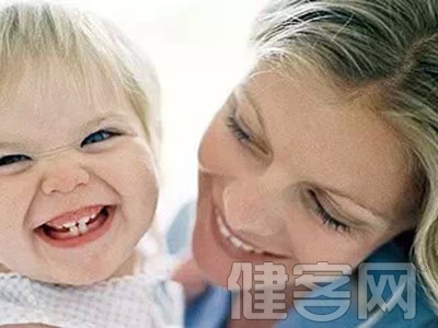 　　乳牙四環素牙會影響恆牙嗎?經常有父母會這樣問道：乳牙是四環素牙，寶寶換牙後會變嗎?對此，專家的回答是：