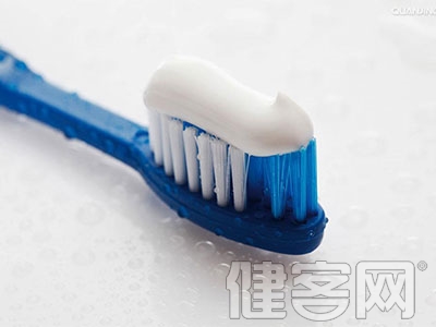 你檢查過自己的牙刷有多少細菌嗎