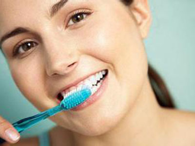 　　刷牙也是一門學問