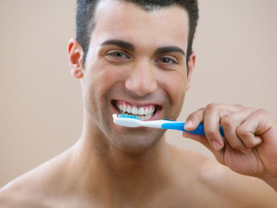 刷牙光刷外面，小心得牙結石