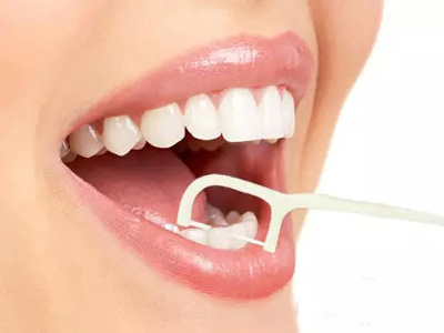 因保護牙齒的證據不足?美聯社不再推薦用牙線