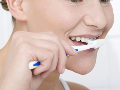 什麼時候刷牙會讓牙齒變黃？