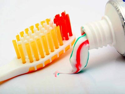 　　口腔清潔刷牙不夠需定期檢查