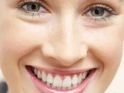 日常清理牙垢的方法 美白牙齒綻放微笑