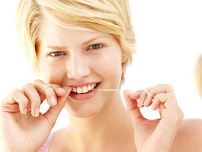 清潔牙縫為什麼不用牙簽而要用牙線？