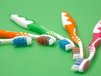 橫刷法傷牙龈！你在用哪種方法刷牙