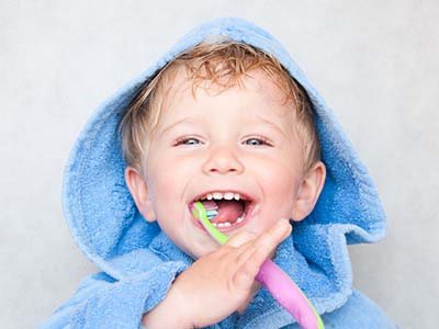 不同年齡段 寶寶刷牙方法大不同