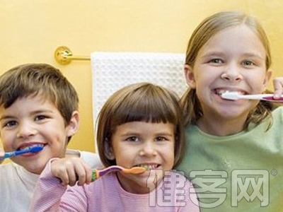 洗牙無法用超聲波牙刷代替