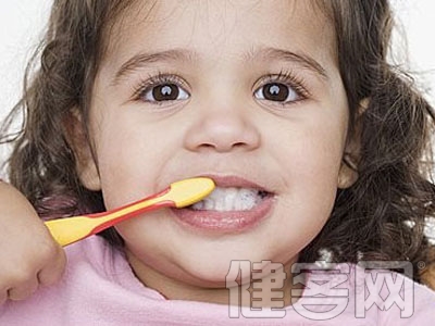 用餐後立即清潔牙齒是個錯？