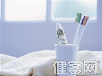 冬天刷牙最好用溫水 正確刷牙的3個妙招