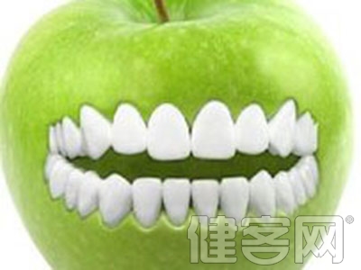 洗牙導致牙齒縫隙變大？這不是洗牙的錯