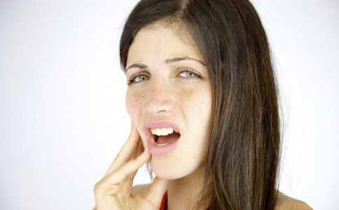 口腔潰瘍是什麼 口腔潰瘍會惡化嗎 口腔潰瘍會導致什麼疾病