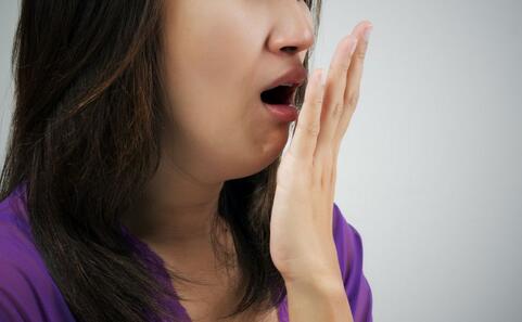 導致口臭的原因 口臭的原因有哪些 引起口臭的主要原因