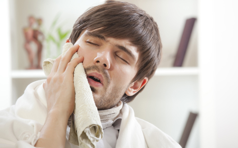 引起牙周炎的原因 哪些原因可引起牙周炎 牙周炎的高發人群