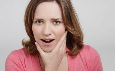 牙周炎的症狀是什麼 牙周炎的病因是什麼 牙周炎如何預防