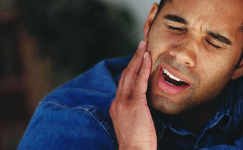 牙周炎典型症狀是什麼 牙周炎治療方法有哪些 牙周炎該如何治療