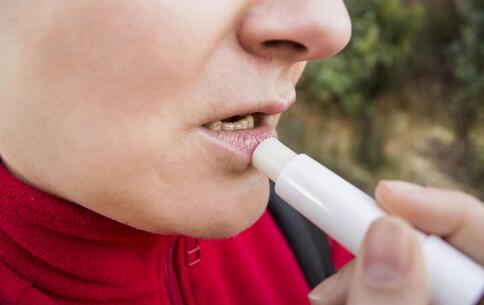 如何預防預防嘴唇干裂 預防預防嘴唇干裂的方法 預防嘴唇干裂怎麼預防