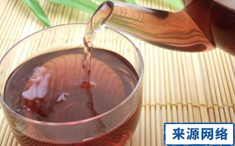 嘴唇干裂怎麼辦 嘴唇干裂吃什麼好 什麼茶能治療嘴唇干裂