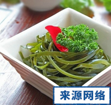 嘴唇干燥吃什麼好 嘴唇干燥怎麼辦 夏季嘴唇干燥