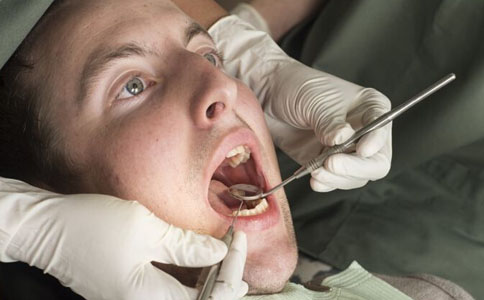 拔牙會不會流血 拔牙為什麼會流血 拔牙後多久才能離開